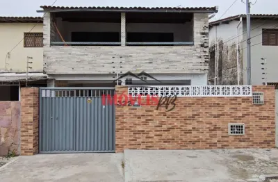 Casa ampla no valentina bem localizada, com 4 quartos sendo 2 suítes.