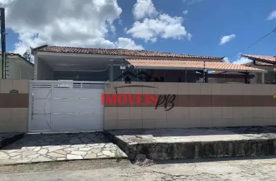 Casa solta no josé américo com 3 quartos sendo 1 suíte, super arejada.