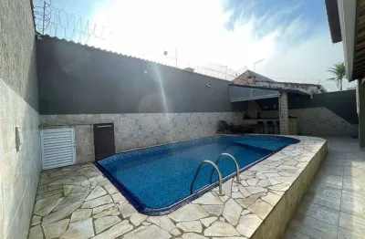 Linda casa com 4 dormitórios com piscina no florida