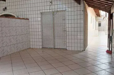 Casa geminada com 3 dormitorios +edicula na aviação a 400 m do mar