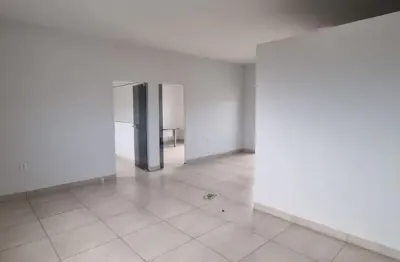 Sala comercial em frente o terminal do garavelo. aluga sem fiador.