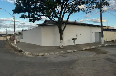 Casa 3 quartos de esquina com piscina na região do portal sul shopping