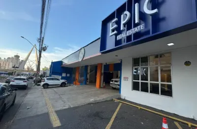 Imóvel comercial na avenida 85 com excelente fluxo de carros e pedestres.