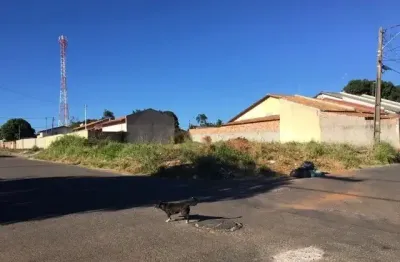 Lote de esquina em avenida na região da saída para aragoiânia.