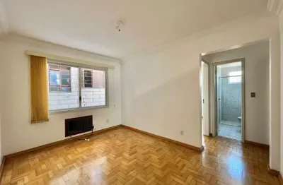 Apartamento com 2 dormitórios, reformado com box duplo no bairro santana!