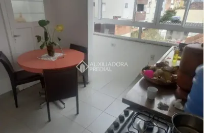 Amplo apartamento em mont'serrat com 3 dormitórios e garagem