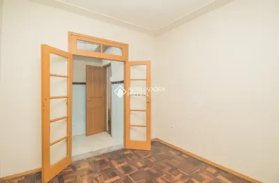 Conforto e praticidade no coração de porto alegre – apartamento térreo com 2 dormitórios!