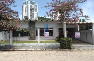 Ampla casa de 4 quartos no bairro dom bosco, bem na divisa com o bairro ressacada