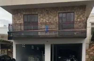 Sobrado com 03 dormitórios e sala comercial  no fazenda