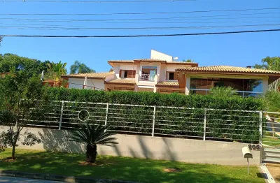 Linda casa em condomínio com vista de frente ao lago maravilhoso.