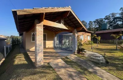 Muito charme e natureza nessa chácara semi mobiliada em um condomínio fechado!!