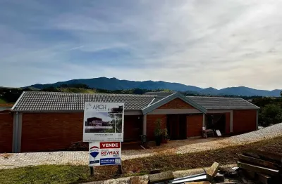 Joanópolis cond. fechado santa fé 3 pé na agua, acesso 100% estrada asfaltada