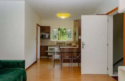 Descubra o seu novo lar no vivenda das palmeiras, um encantador apartamento à venda na lagoa da conceição, florianópolis. com uma localização privilegiada, o imóvel oferece fácil acesso a uma variedad