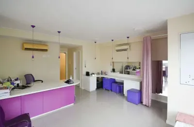 Sala comercial à venda no koerich beiramar office, localizada na avenida mauro ramos, no centro de florianópolis. com 39,23 m² de área privativa e 52,25 m² de área total, essa sala é ideal para quem b