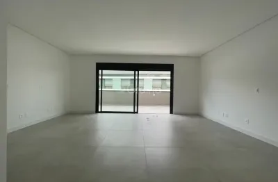 Este encantador apartamento no empreendimento first possui 56,39 m² de área privativa e uma excelente localização na rodovia josé carlos daux, ideal para quem valoriza conforto e praticidade. com uma 