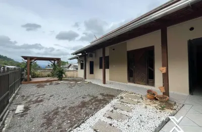 Casa com 3 quartos e Galpão para Locação no Bairro Itoupavazinha!