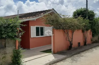 Casa mobiliada e escriturada a 700 metros da praia da tereza - laguna/sc