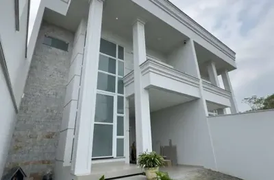 Sobrado de alto padrão com piscina e área gourmet !