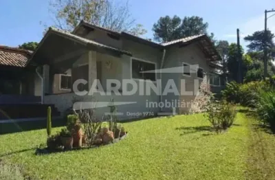 Casa com 2 suítes à venda no clube de campo de valinhos com 1070m² de terreno.
