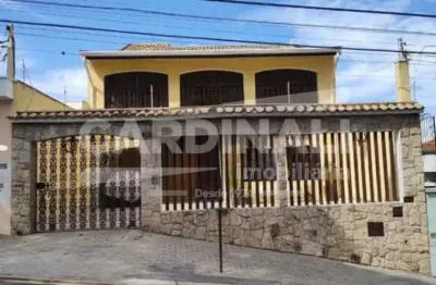 Sobrado com 5 quartos, suíte com hidromassagem e espaço gourmet na vila industrial