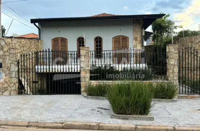 Casa reformada à venda na Chácara da Barra, 300m², sofisticação e lazer privativo