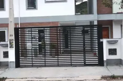 Casa com 3 quartos à venda na rua cedro rosa do sul, 89, ribeirão da ilha, florianópolis por r$ 1.100.000