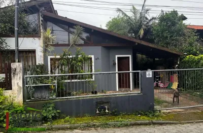 Casa com 3 quartos à venda na servidão dunas da joaquina, 65, rio tavares, florianópolis por r$ 750.000