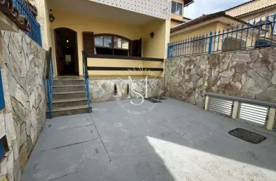 Casa espaçosa e bem localizada no centro de angra dos reis