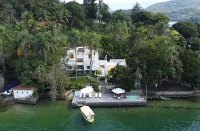Casa à beira-mar inspirada na grécia na ilha do cavaco