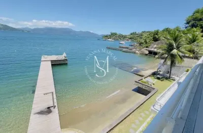 Casa de praia de alto padrão com praia privativa e heliponto