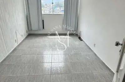 Sala comercial pronta para uso em localização privilegiada