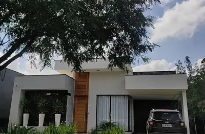 Belíssima casa a venda com vistosa fachada compondo grandes vidros temperados. ambientes totalmente clean, integrados e com acabamentos diferenciados.