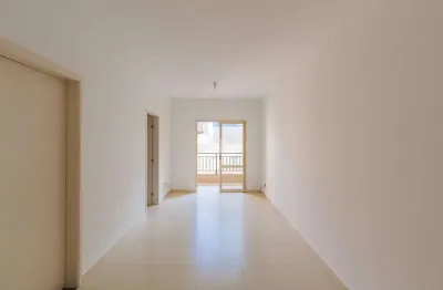 Conforto e segurança esperam por você neste apartamento no centro