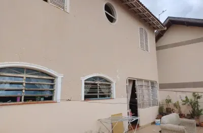 Ótima localização, no começo da rua a 200 mts da gastroclinica
