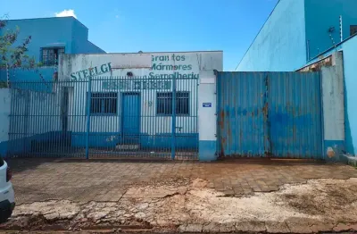 Ao lado do kartódromo - ótima localização - com um galpão lateral