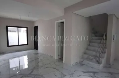 Sobrado pronto para morar, com terraço, localização privilegiada do xaxim!