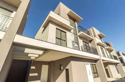 Casa alto padrão em condomínio, pronta para morar no água verde!