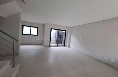 Sobrado em condomínio com vista arborizada, no ahú!