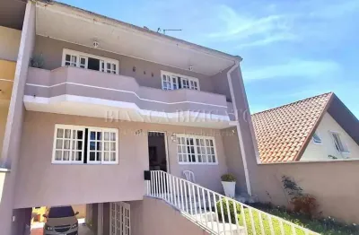 Sobrado ensolarado com 4 quartos, hidro e sacada no guabirotuba!