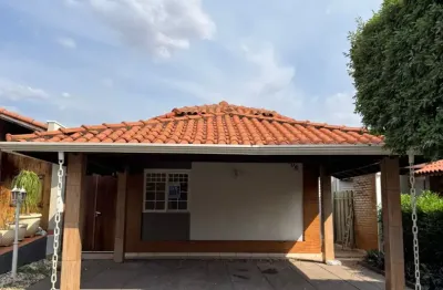 Casa térrea em  condomínio com 3 dormitórios e área c/ churrasqueira