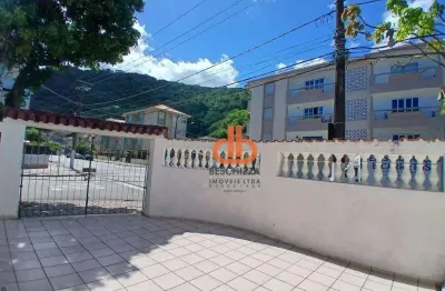 Amplo sobrado no marapé com três quartos, jardim e duas vagas de garagem