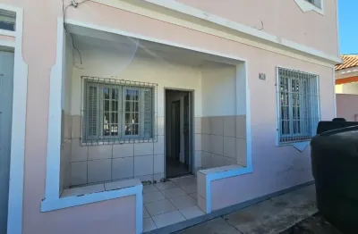 Casa na parada 40 com 2 quartos, varanda e quintal perto do bar rota 40