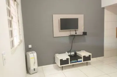 Casa com 2 quartos para alugar no Parque Santa Edwiges, Bauru 