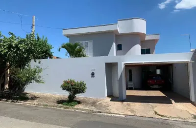Casa com 3 quartos à venda na rua portugal, 757, jardim celani, salto por r$ 850.000