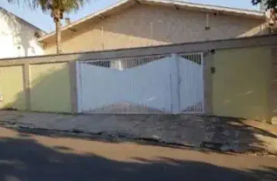 Casa com 3 quartos à venda na rua grécia, 473, jardim celani, salto por r$ 800.000