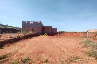 Terreno misto no conquista de 398 m2 com uma construção de 88 m2. possibilidades de um projeto comercial na outra parte do terreno.