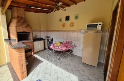 Sobrado à venda no bairro nova piracicaba, em ótimo estado de conservação.  casa avarandada com linda vista para área verde em frente ao imóvel.