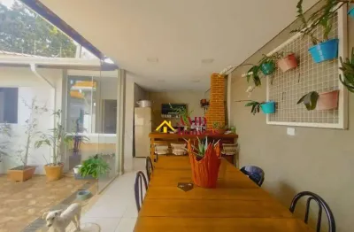 Casa térrea à venda no jardim astúrias, totalmente reformada com uma linda área gourmet