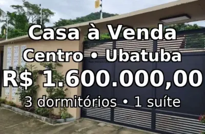 Casa a venda no centro de ubatuba com 451 m² de terreno e 330 m² de área construída.