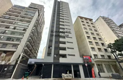 O apartamento com 38mts 2 dormitórios, 1 banheiro, cozinha, sala, terraço, localizado a poucos passos do metrô luz.